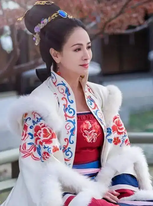 都挺好最好看的女演员,不是姚晨李念高露,而是52岁的她
