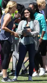 穿衣笔记微胖的苹果型身材,摩登家庭二姐教你如何穿出高级感
