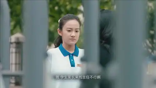 你好旧时光凌翔茜的妈妈又出招,为了女儿竞选学生会主席,给主任送礼了
