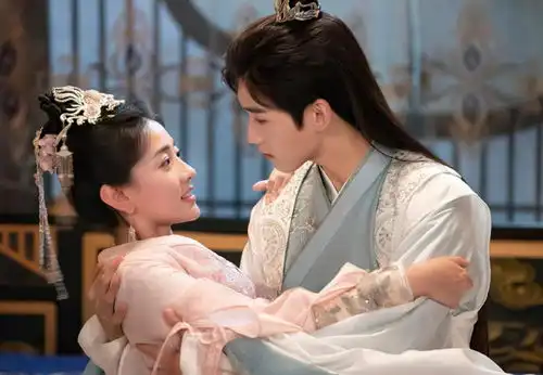 双世宠妃3女皇并非曲香檀,另一重身份让墨连城后怕,注定进宫为后
