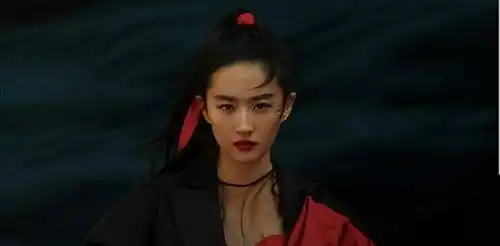 中国女演员刘亦菲,与千人角逐拿下花木兰
