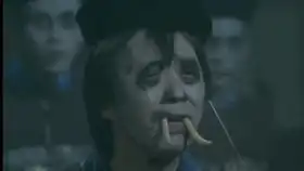 新僵尸先生3英叔吃芥末吃的掉眼泪,莲妹还以为是英叔舍不得自己
