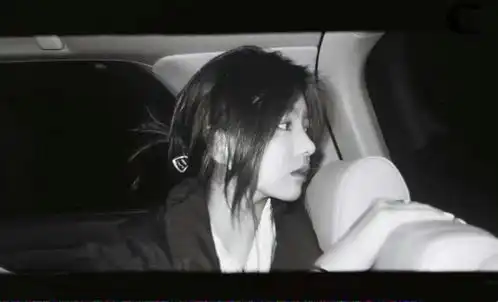 汪峰15岁女儿近照曝光,穿黑色短袖打扮成熟,是靓妹无疑了
