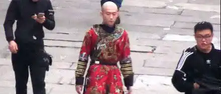 鹿鼎记张一山造型曝光,大步流星有气势,建宁公主不是杨紫
