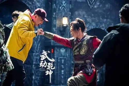 这个暑期看什么剧现实主义与青春玄幻泾渭分明