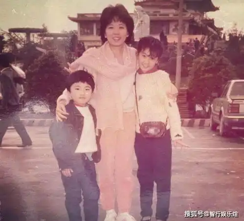 林志玲等50余位明星母亲节温馨晒照,冯巩与百岁妈妈合影令人泪奔