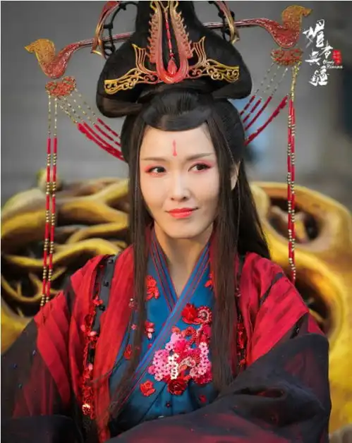 徐洁儿霸气出演媚者无疆城主姹萝诠释不一样的蛇蝎美人