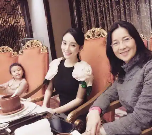 李小璐顺风顺水的人生,接下来她会怎么办,贾乃亮会选择离开吗
