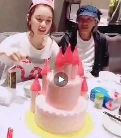林允过生日周星驰全程陪同,网友怎么还有老干妈解锁新吃法
